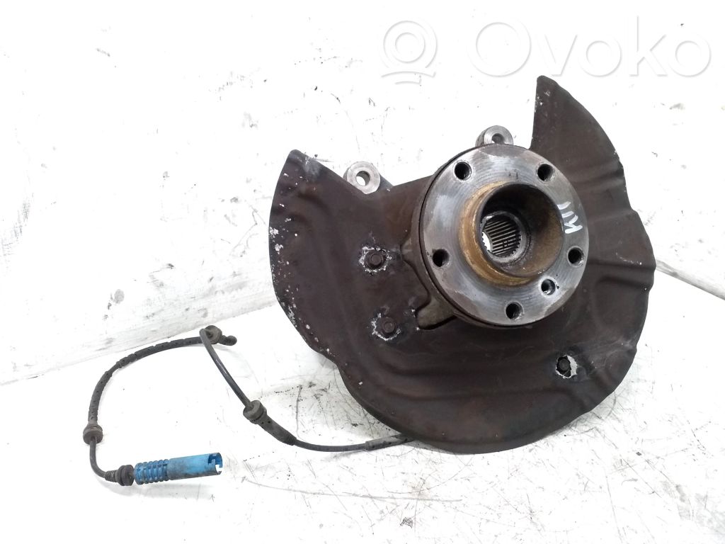 BMW X3 E83 Priekšējā riteņa rumbas vārpstas šarnīrs (stupica, capfa) 