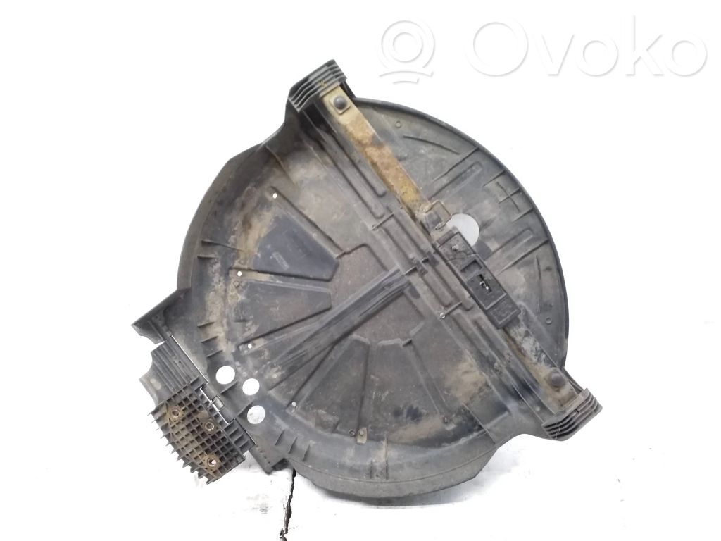 Garniture de section de roue de secours   7053277