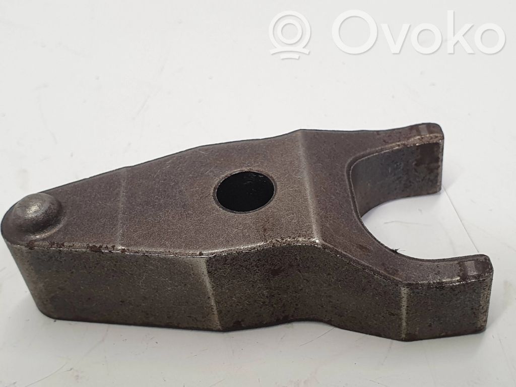 Abrazadera del inyector de combustible