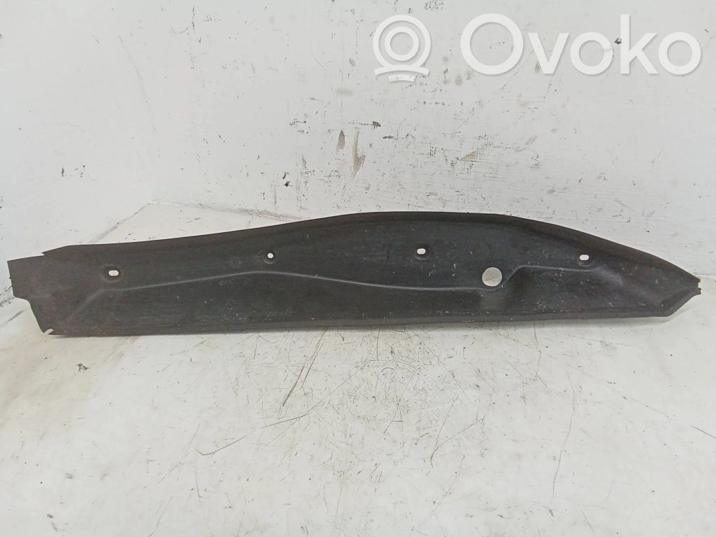 Mercedes-Benz C W204 Rivestimento dell’estremità del parafango 