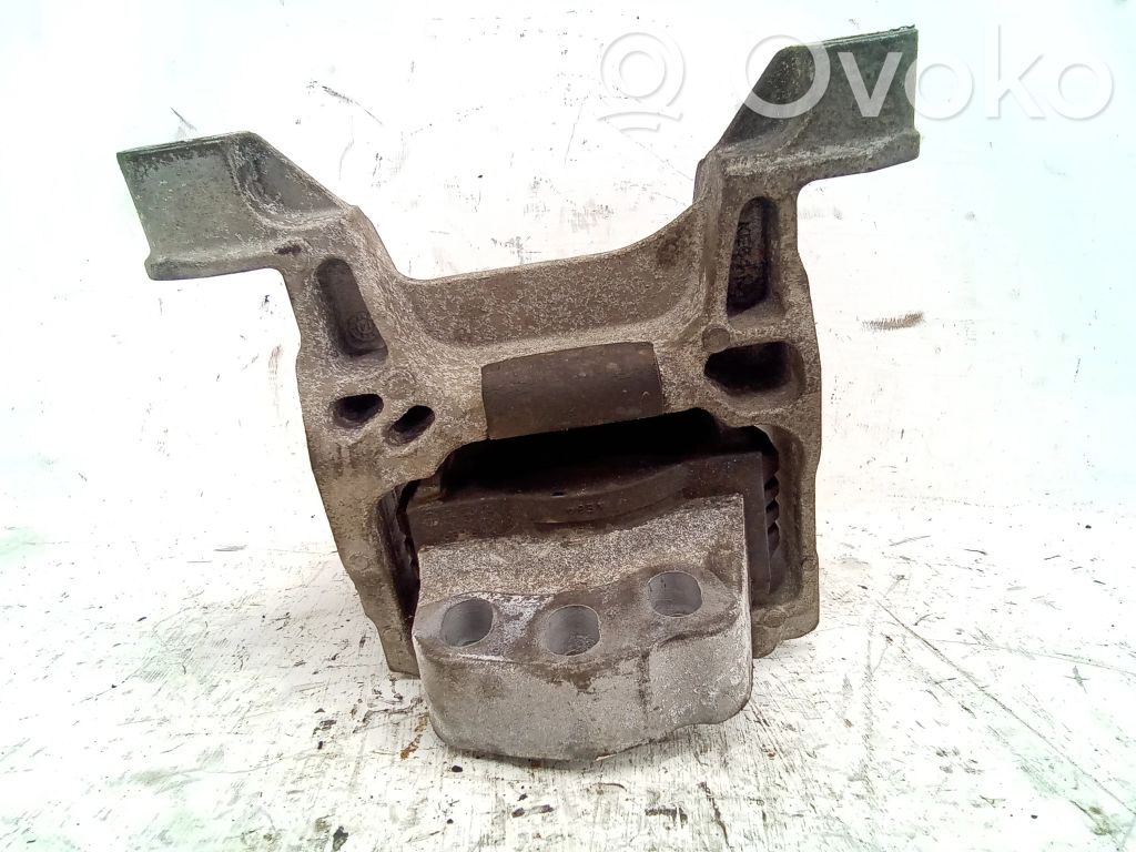 Engine mount bracket   KE64,KE642