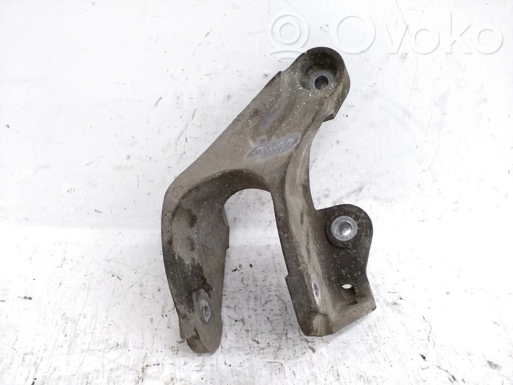 Chrysler Town & Country V Engine mounting bracket 