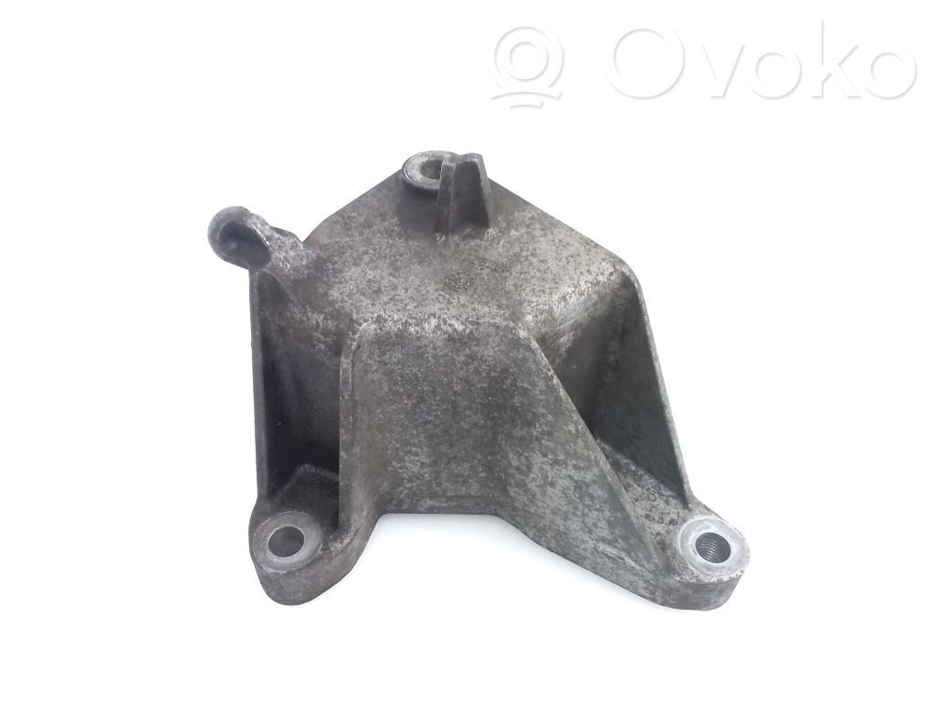 Opel Insignia A Engine mounting bracket 