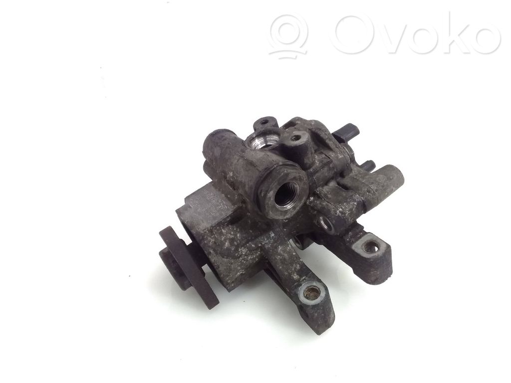 Ohjaustehostimen pumppu   6C113A674AC