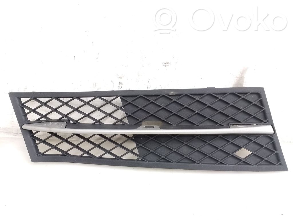 BMW 5 F10 F11 Etupuskurin alempi jäähdytinsäleikkö 