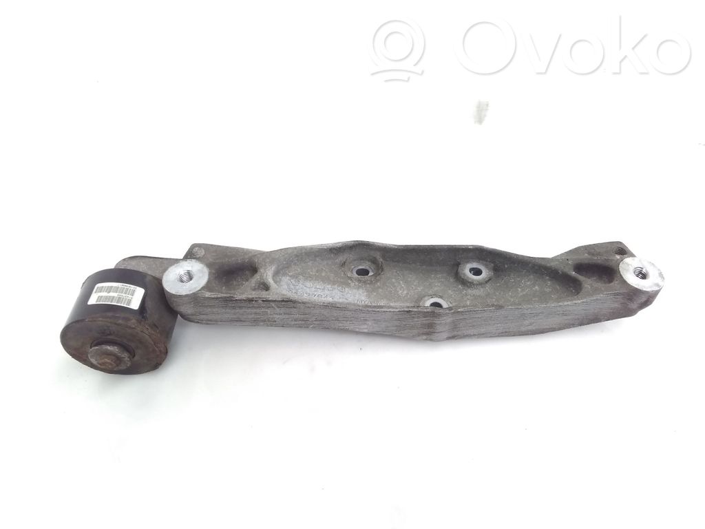 Volvo XC90 Rear differential/diff mount bracket 