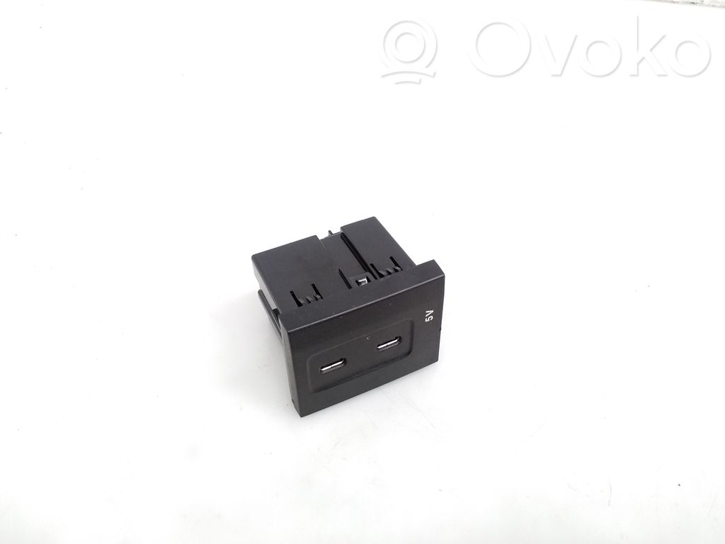 Mercedes-Benz A W177 Gniazdo / Złącze USB 