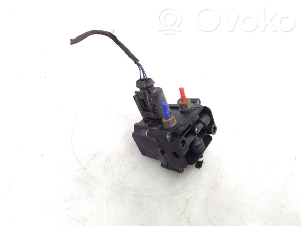 BMW X5 F15 Rozdzielacz / Blok zaworowy zawieszenia pneumatycznego osi tylnej 