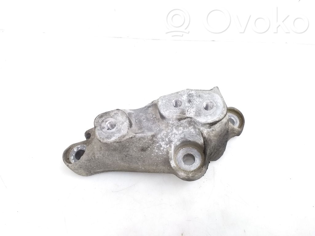 Engine mounting bracket