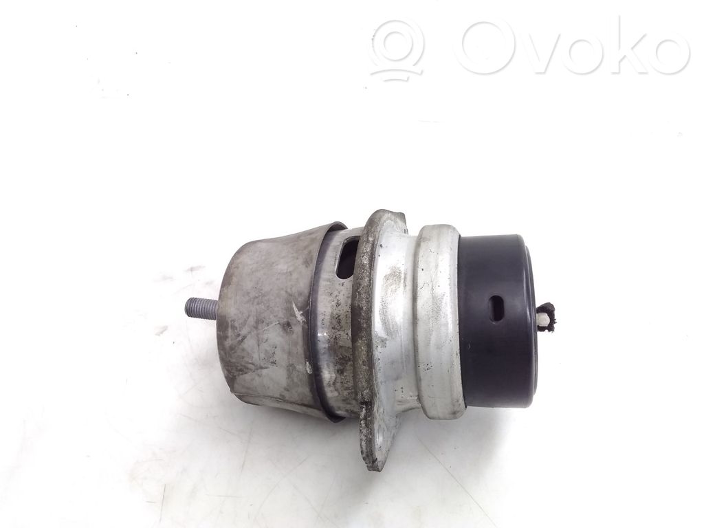 Moottorin kiinnikekorvake   7L8199131F