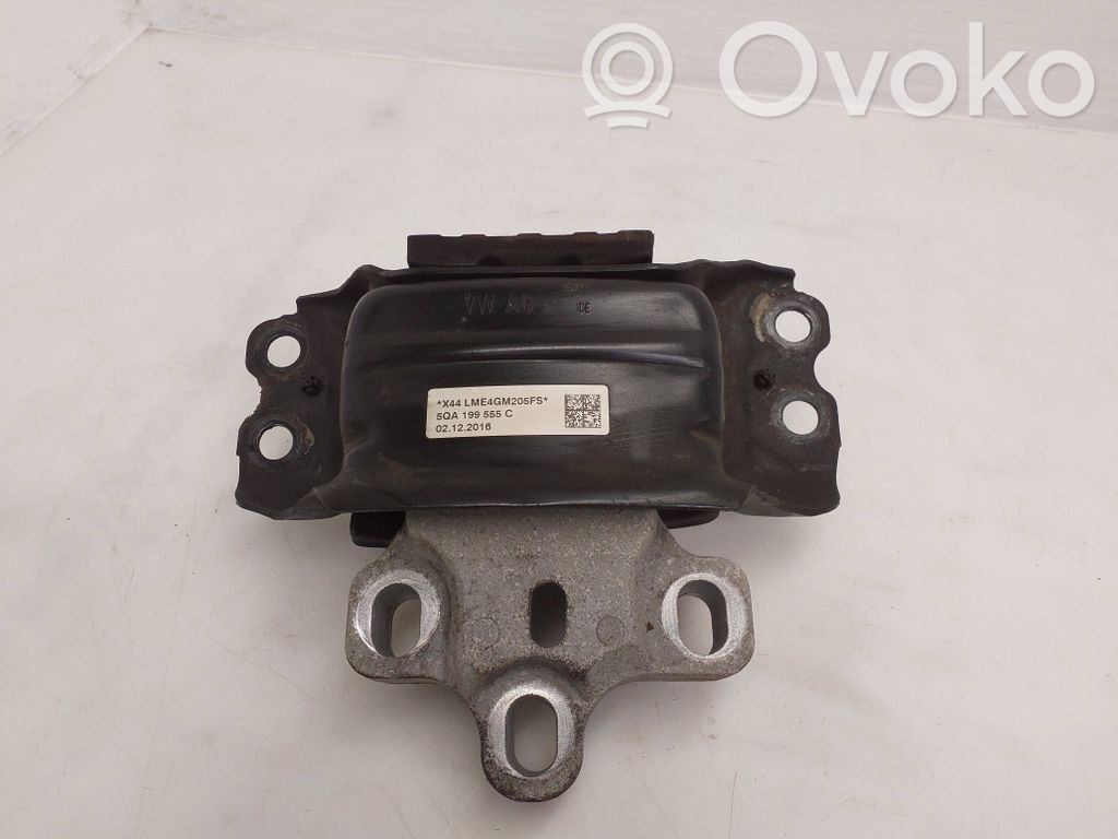 Volkswagen Tiguan Engine mount bracket 