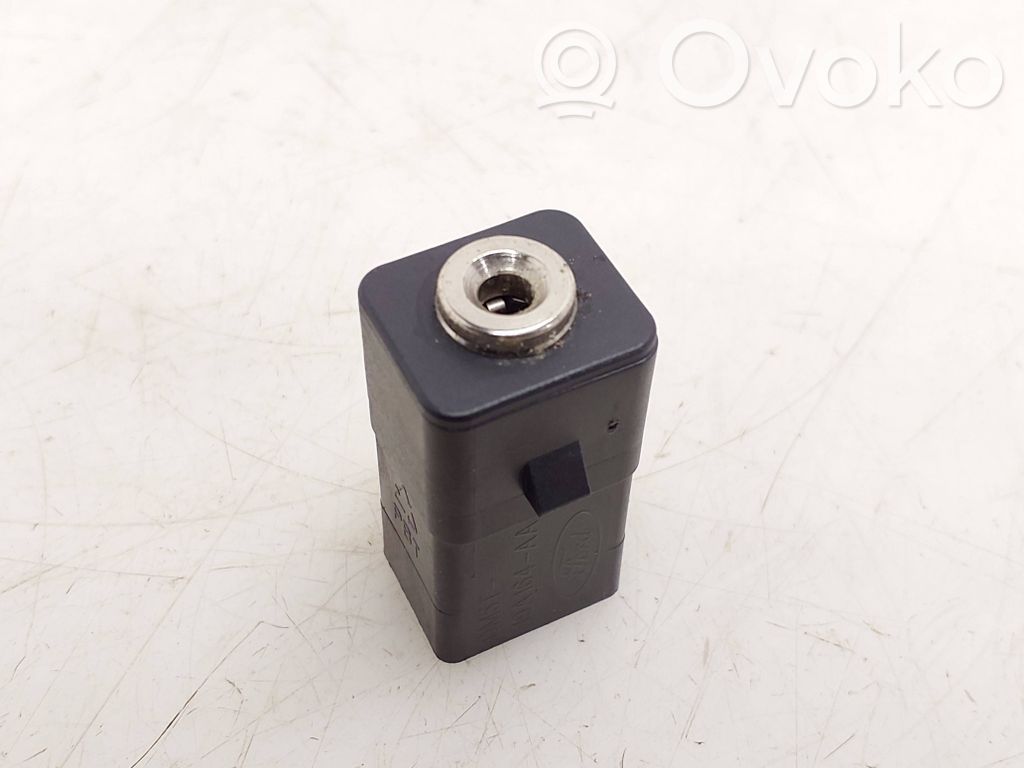 Ford Turneo Courier AUX in-socket connector 