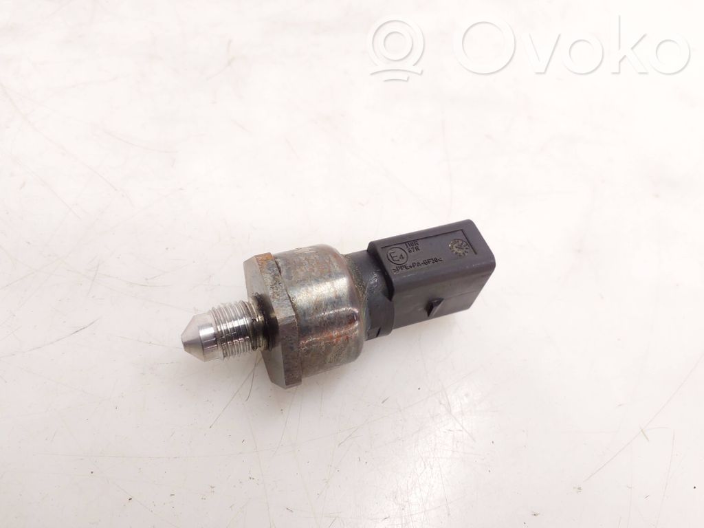 Porsche Cayenne (9Y0 9Y3) Fuel pressure sensor 