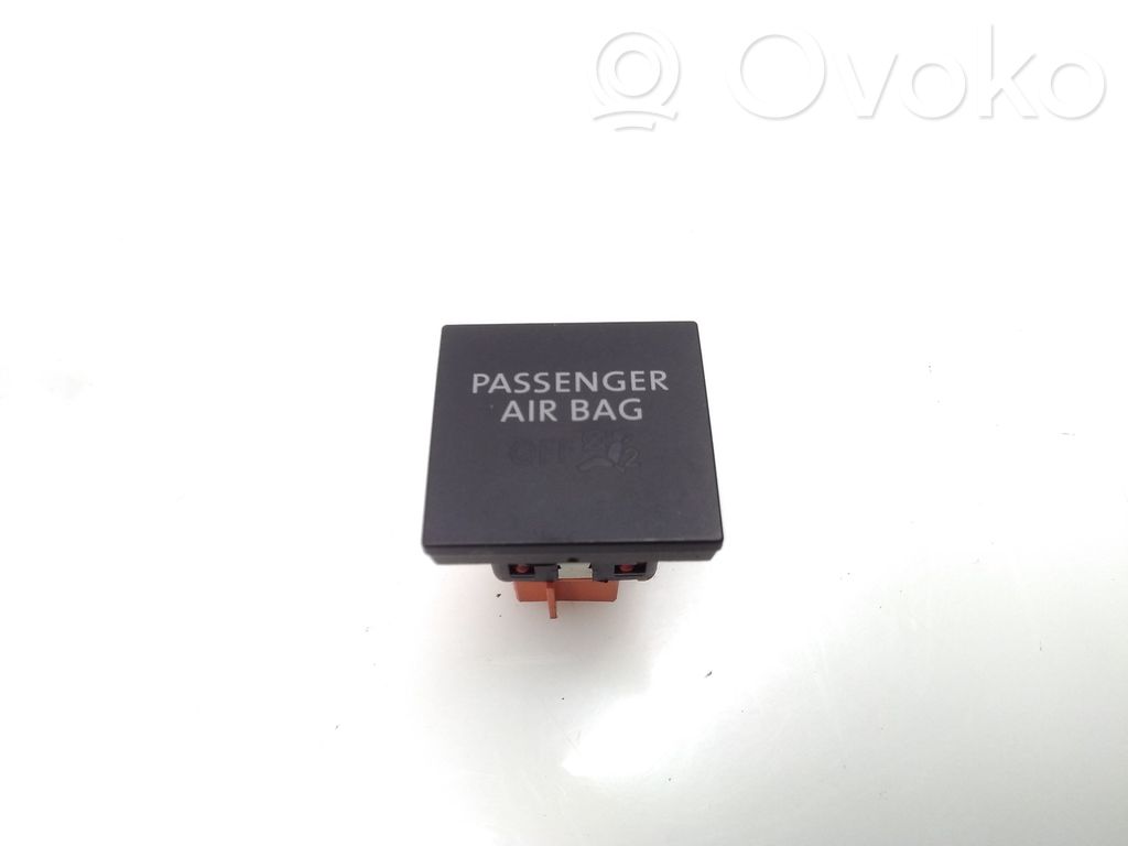 Volkswagen Caddy Passenger airbag on/off switch 