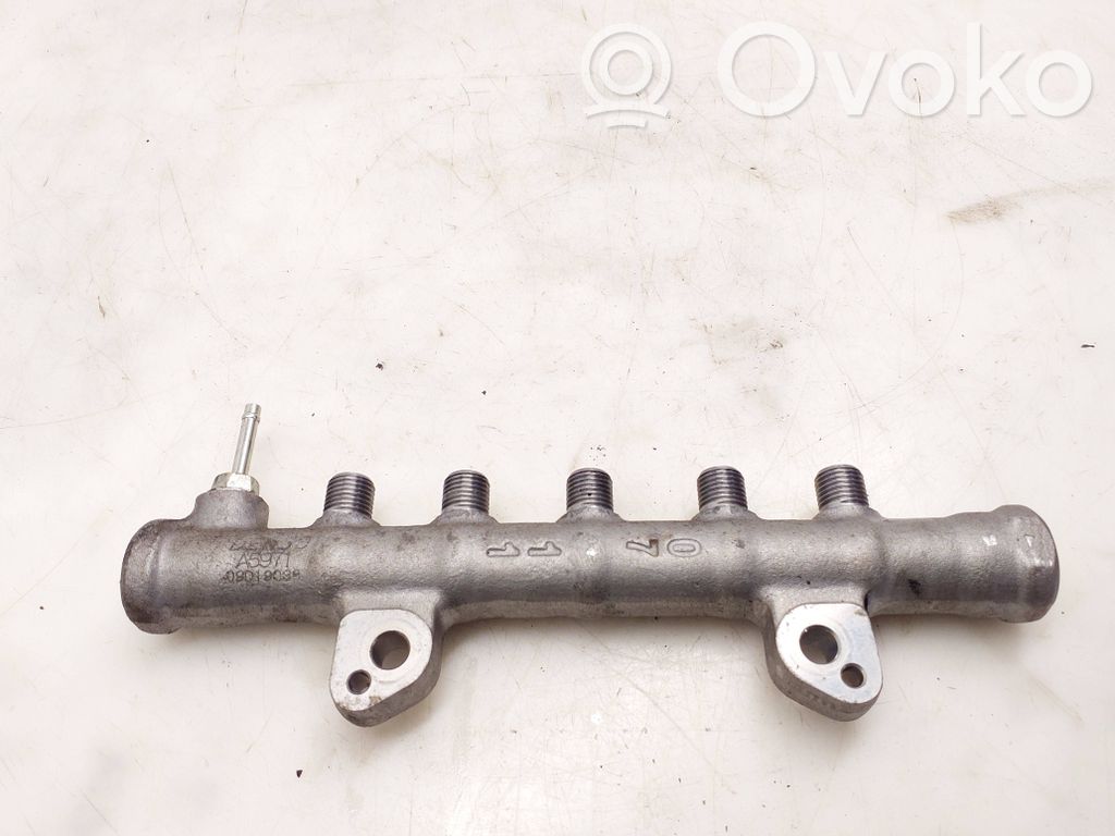 Toyota Hilux VIII Linea principale tubo carburante 