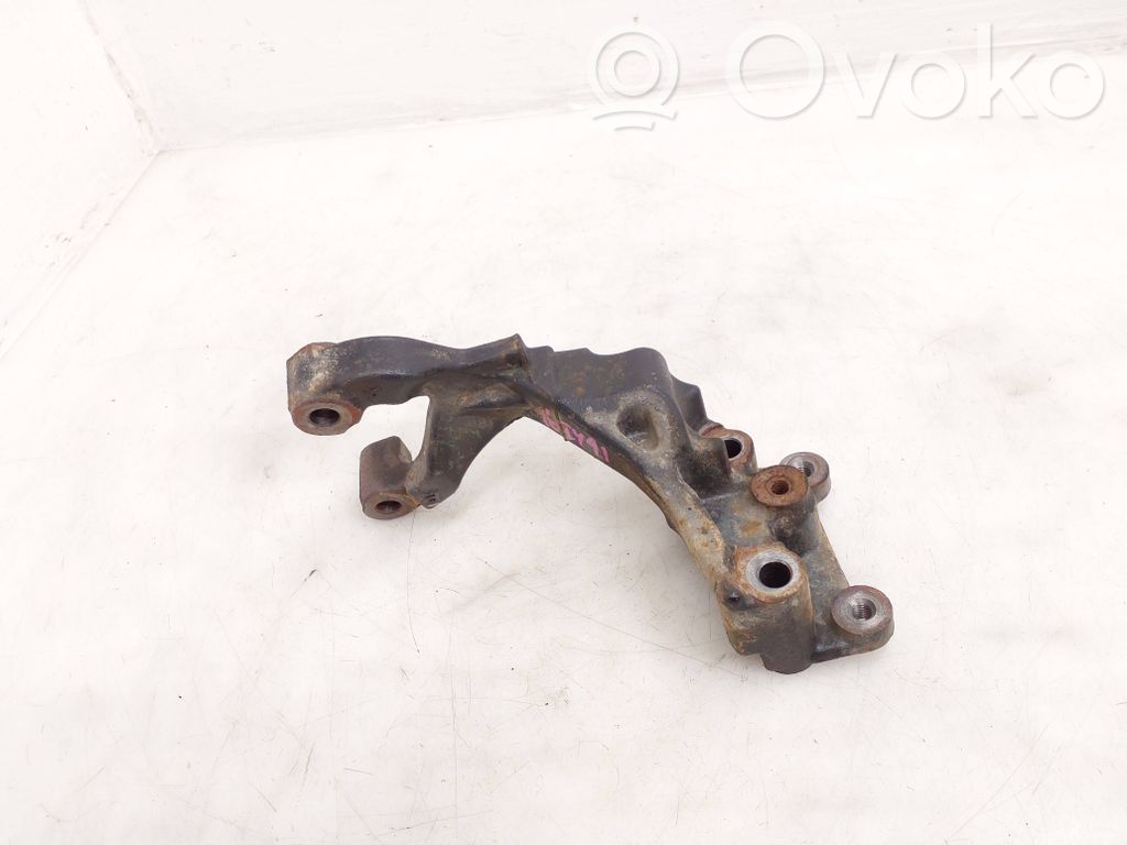 Toyota Hilux VIII Supporto di montaggio del motore (usato)