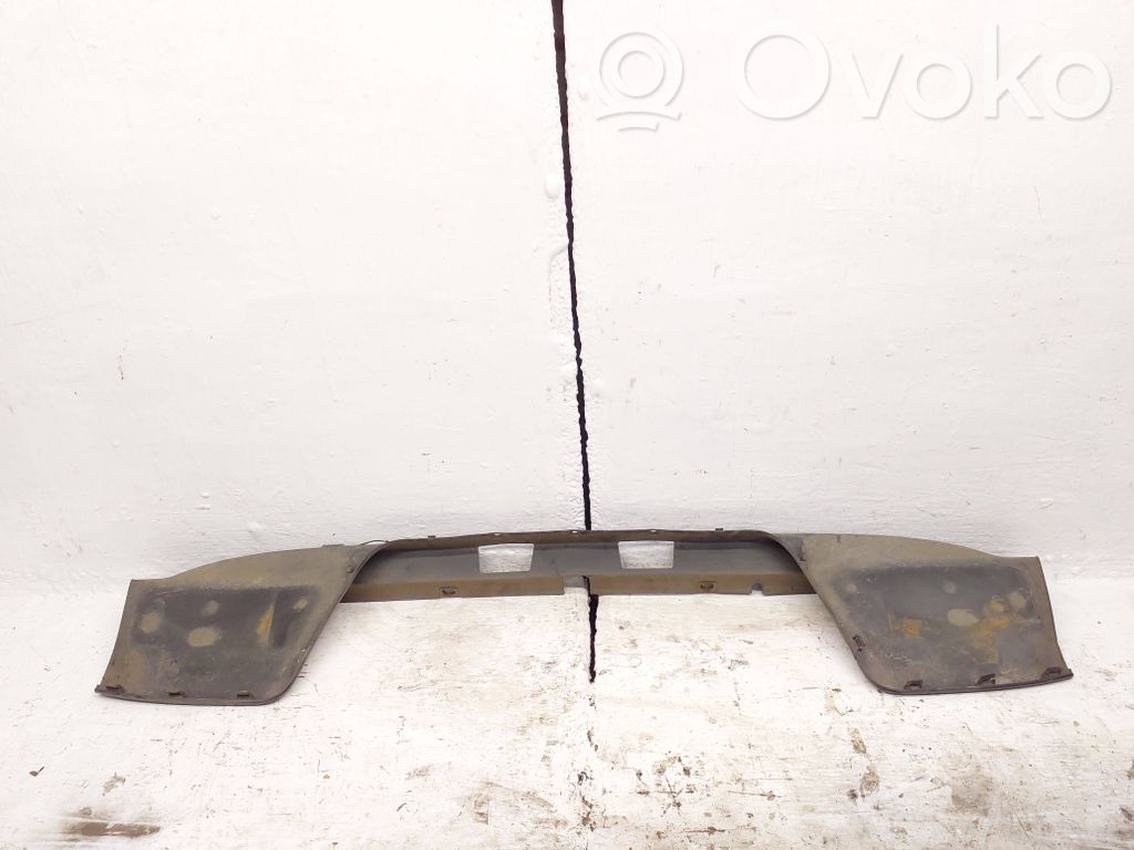 Volkswagen Amarok Moldura inferior del parachoques trasero 