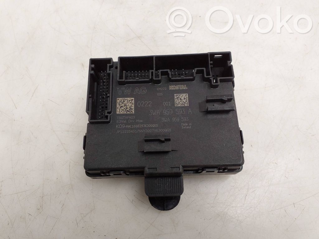 Volkswagen Tiguan Door control unit/module 