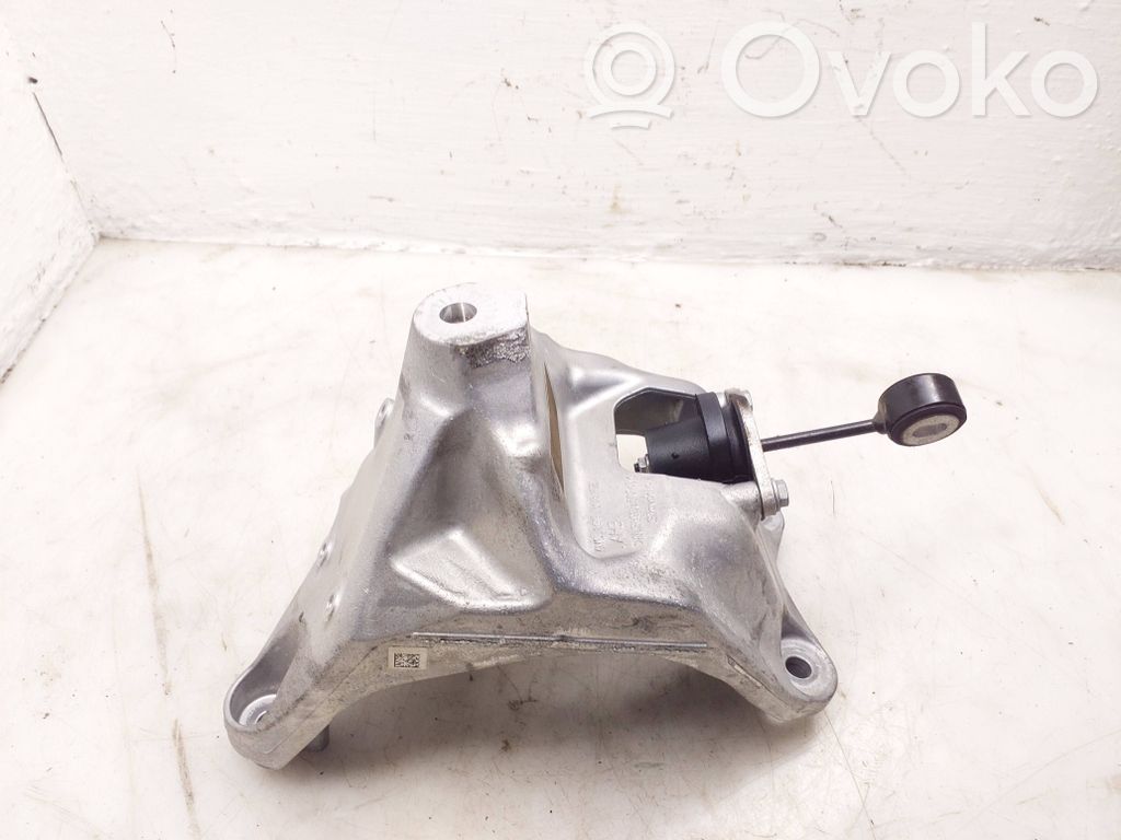 Audi A5 Engine mounting bracket 