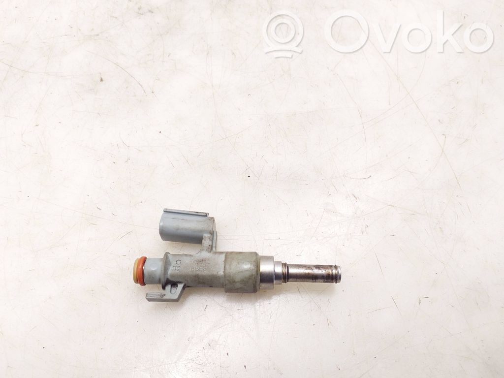 Toyota Camry VIII XV70  Inyector de combustible 