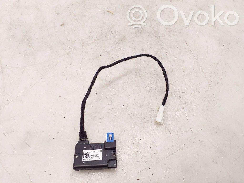 Tesla Model Y Windshield/windscreen camera 