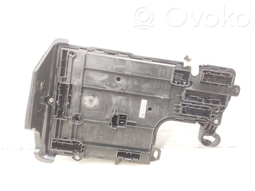 Tesla Model 3 Komforto modulis 