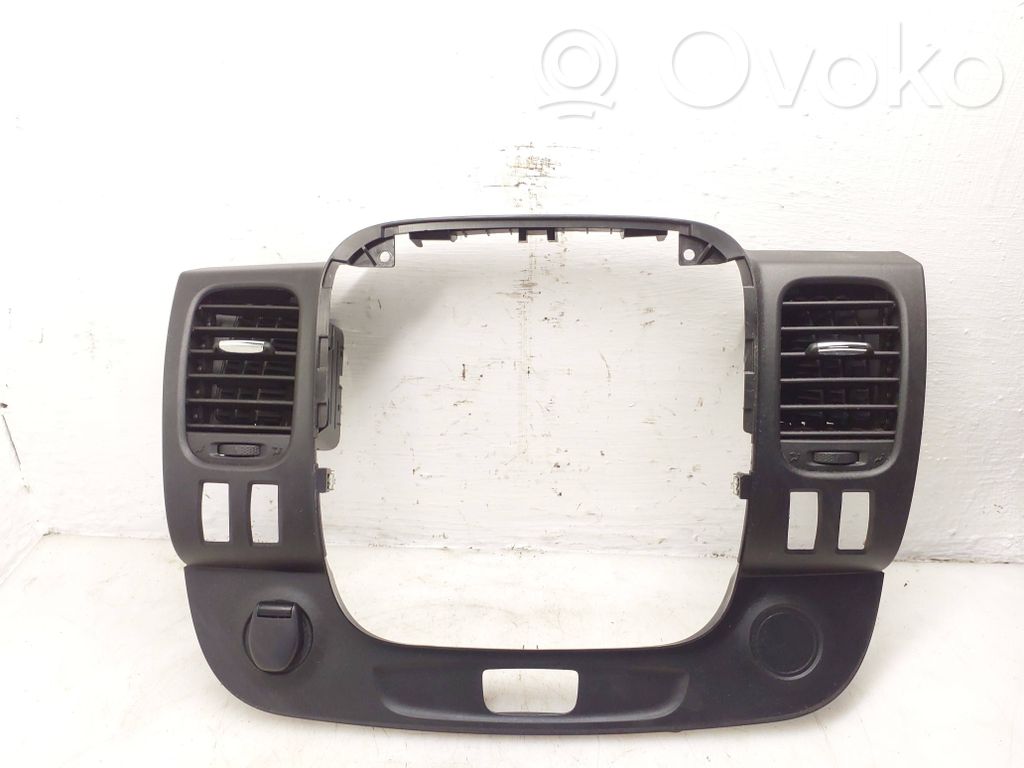 Renault Trafic III (X82) Rămă unitate radio/GPS 