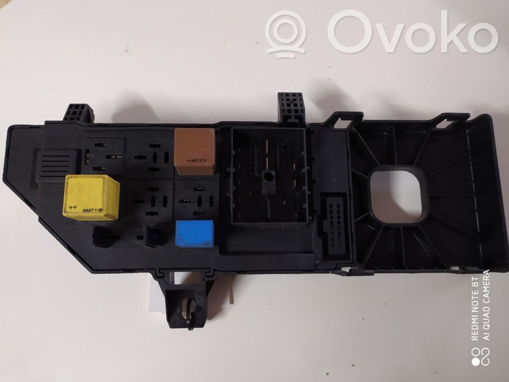 Opel Vectra C Saugiklių blokas 