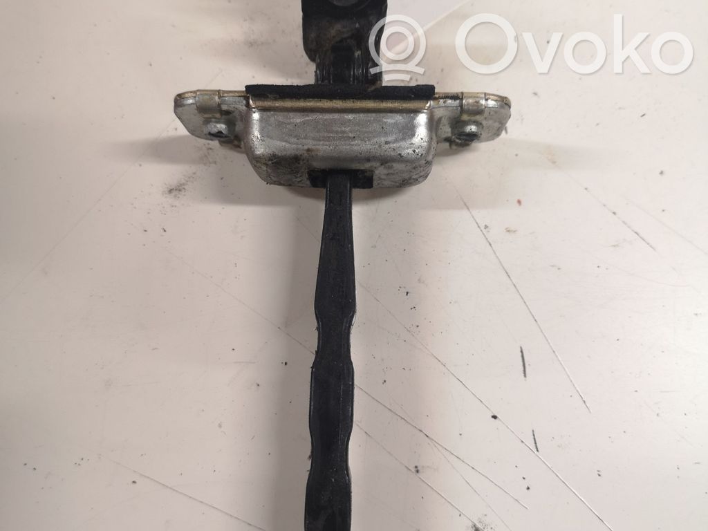 KIA Sorento Etuoven pidätin 