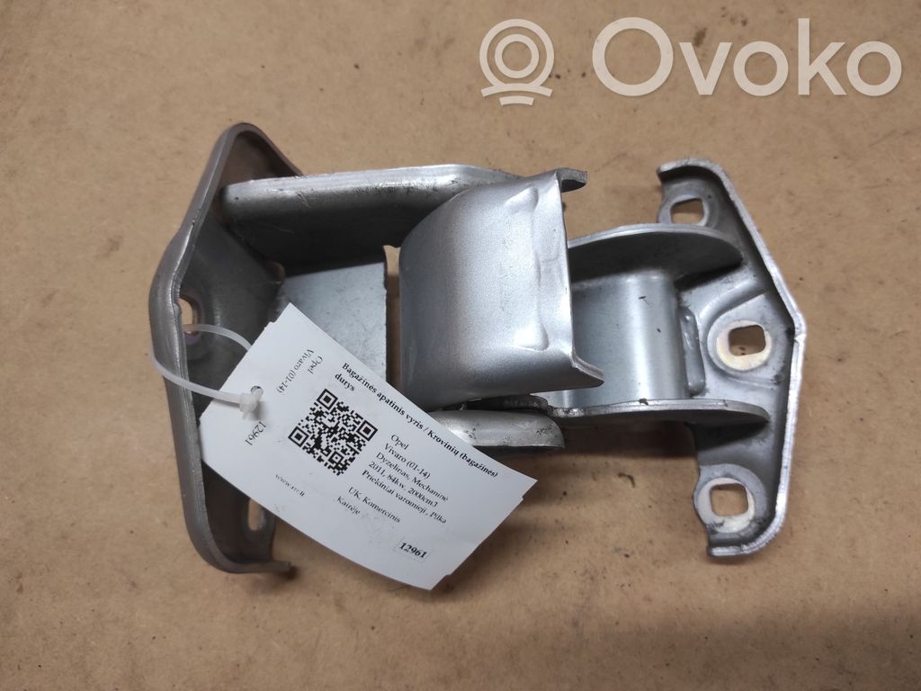 Opel Vivaro Loading door lower hinge 