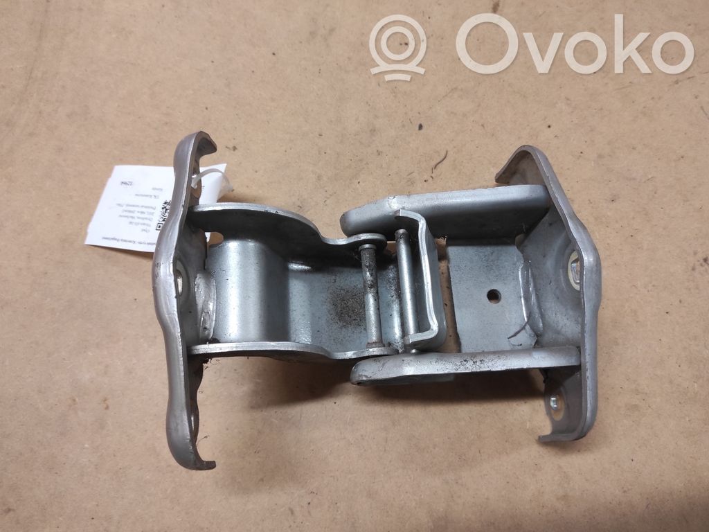Opel Vivaro Loading door lower hinge 