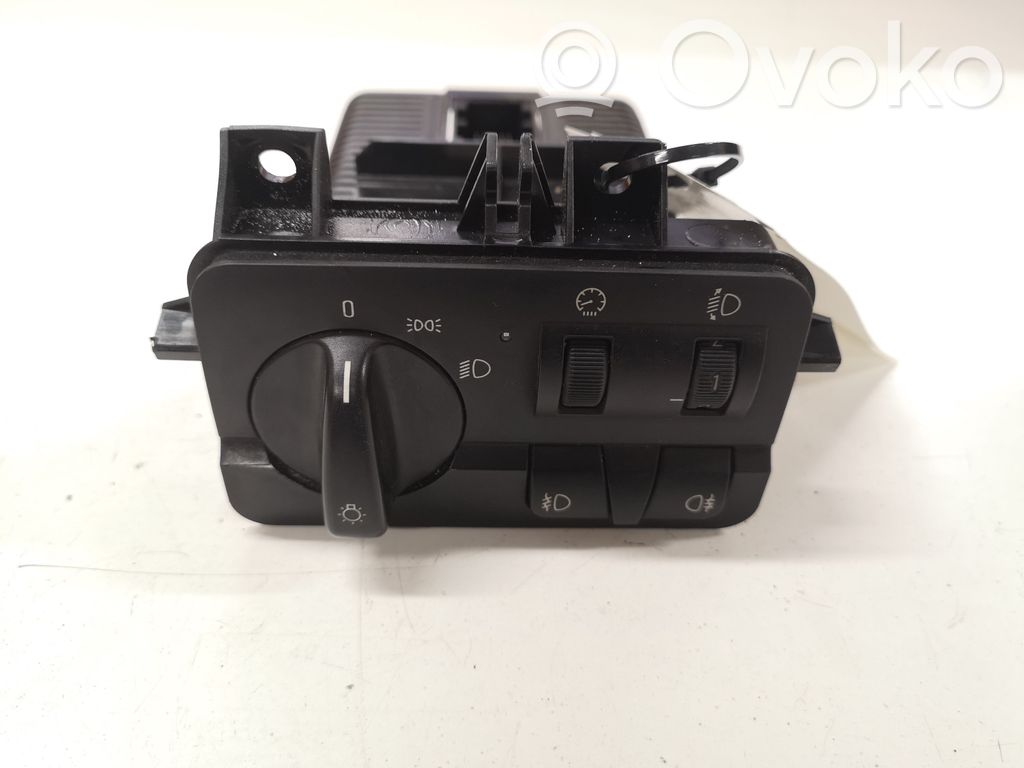 Light switch   61314108586,086480061,0330650,12611