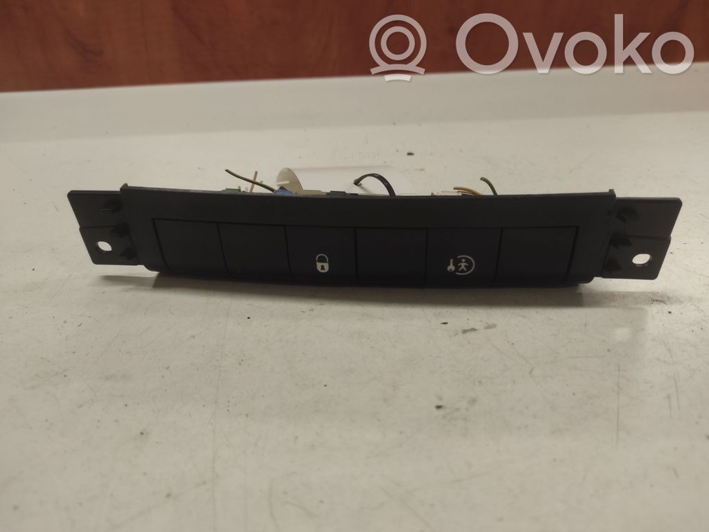 Peugeot 207 Central locking switch button 