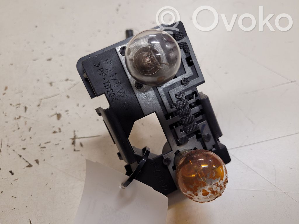 Citroen Xantia Aizmugures spuldzes vāka turētājs 
