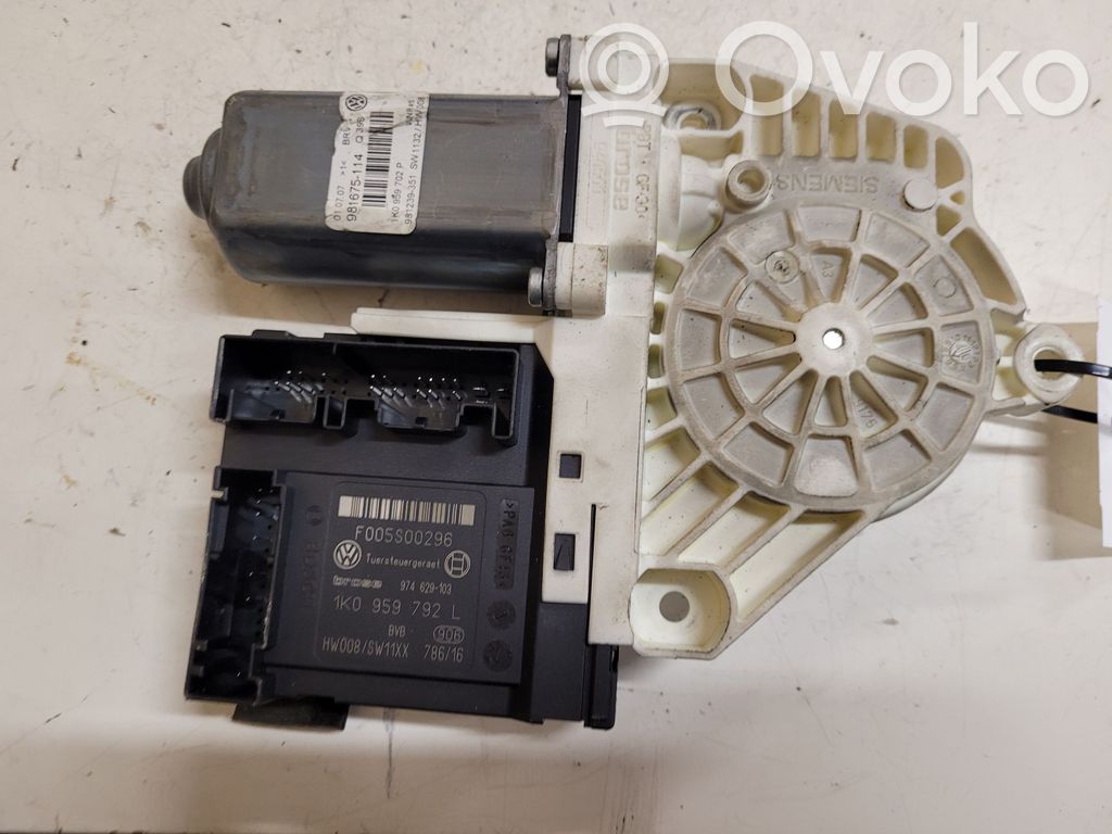Volkswagen PASSAT B6 Silnik regulatora szyby drzwi przednich 