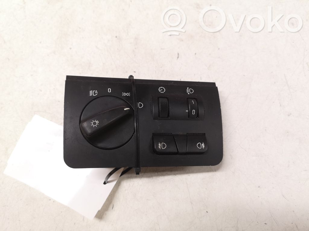 Light switch   6909776,037045060,015503