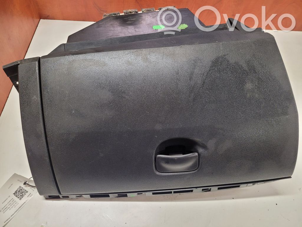 Renault Clio III Daiktadėžės (bordačioko) komplektas 