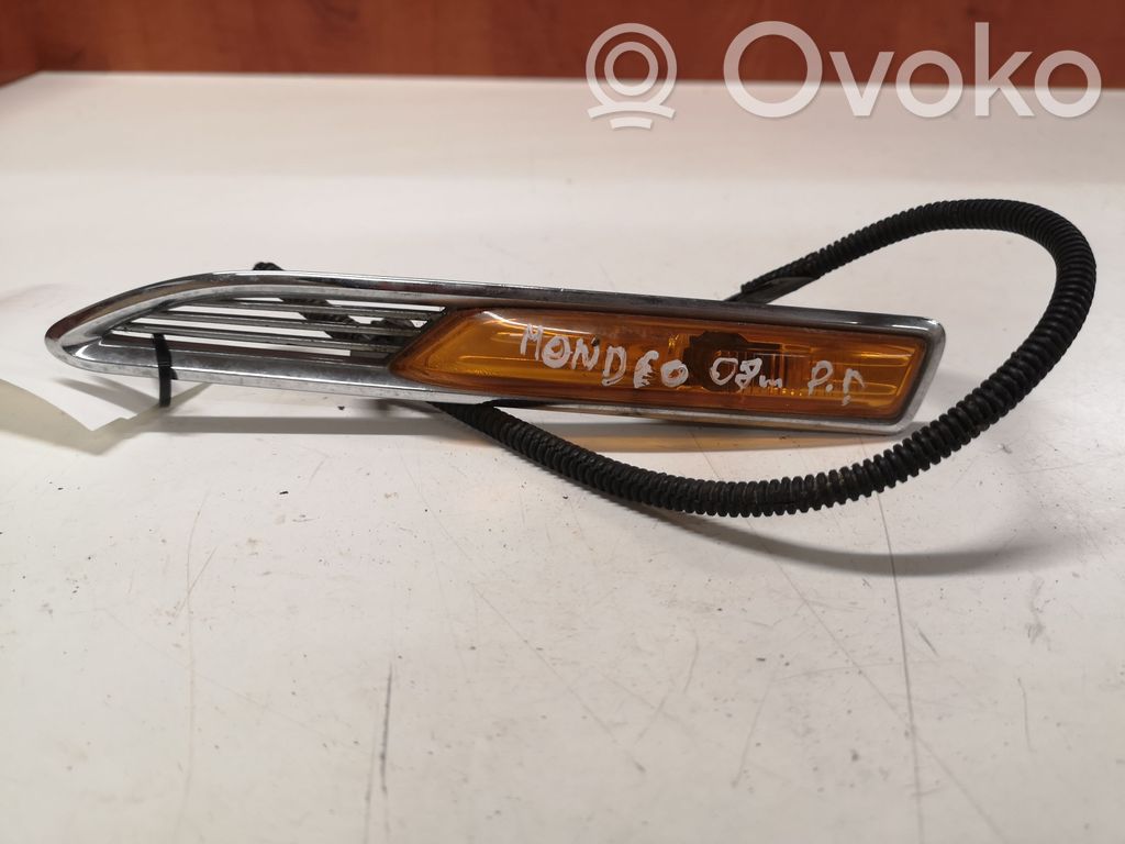 Ford Mondeo MK IV Front fender indicator light 