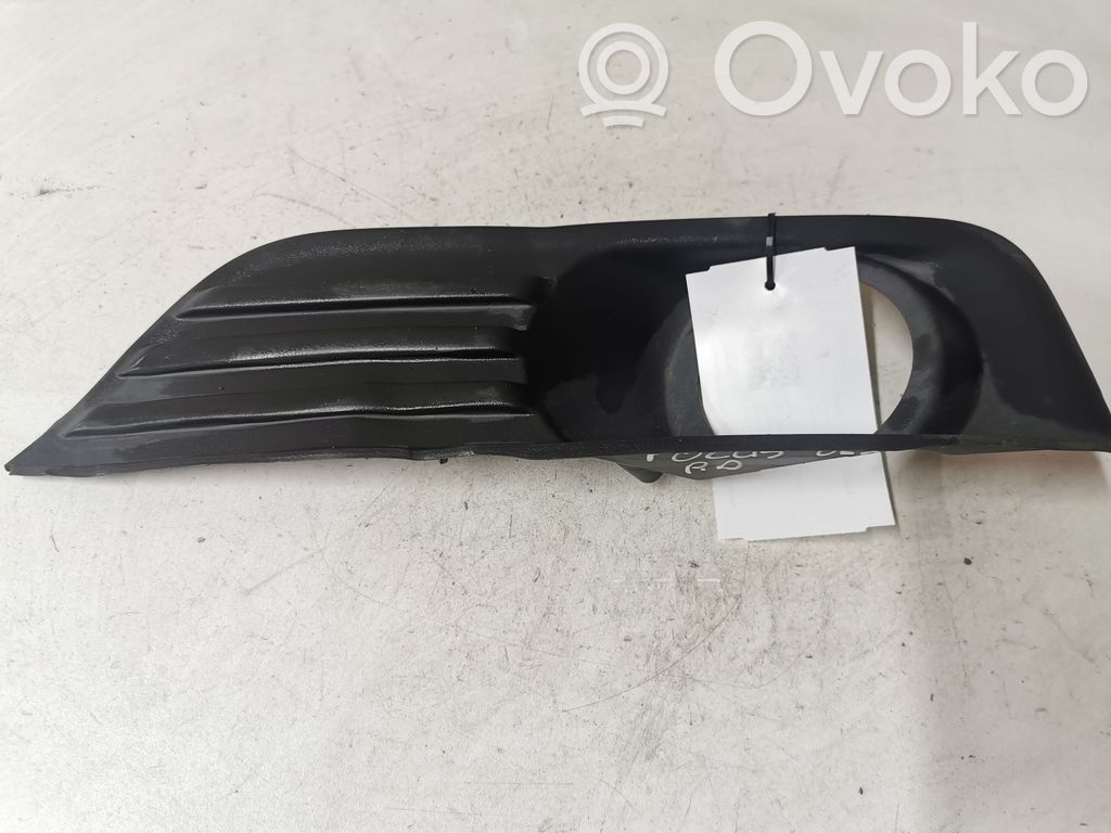 Ford Focus Priešrūkinio žibinto apdaila/ grotelės 