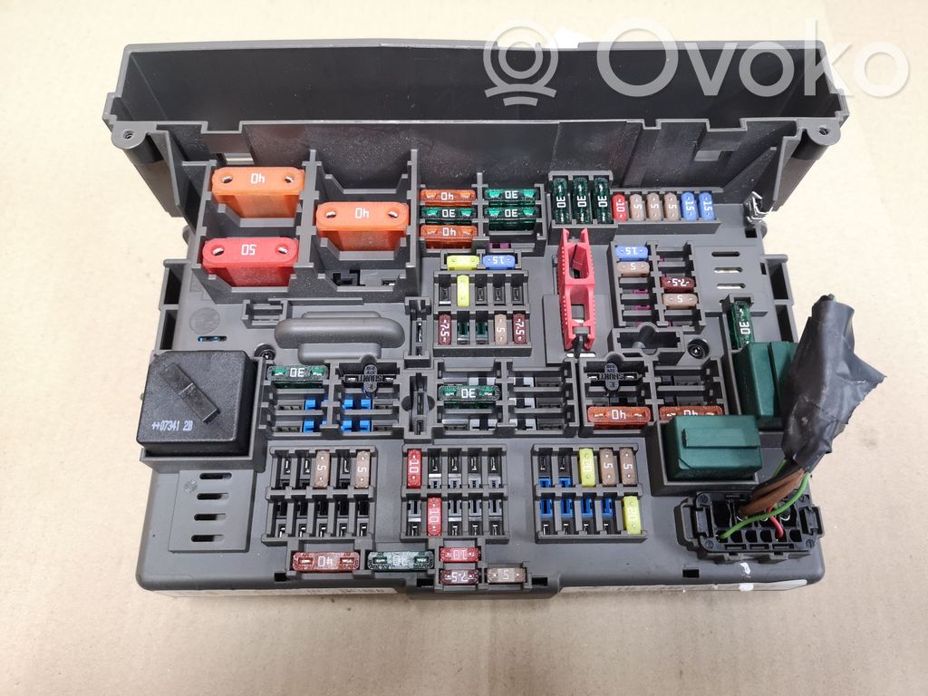BMW 1 E81 E87 Fuse module 
