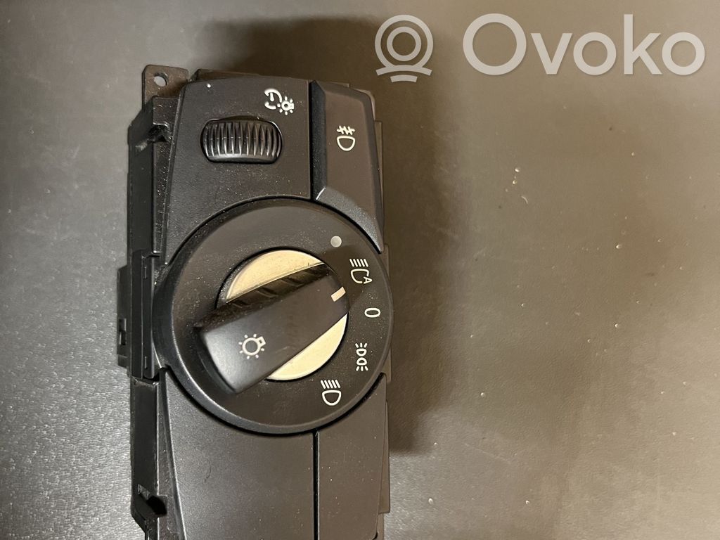 Light switch   913472802,3361030102,9363