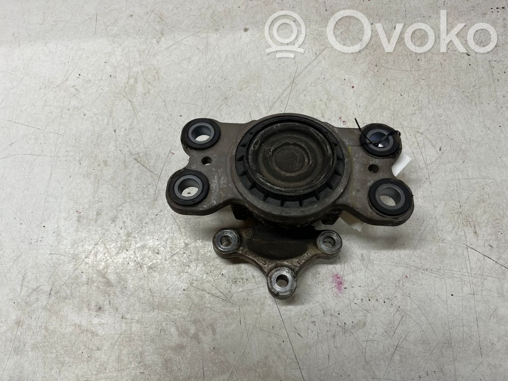 Volvo V60 Engine mount bracket 