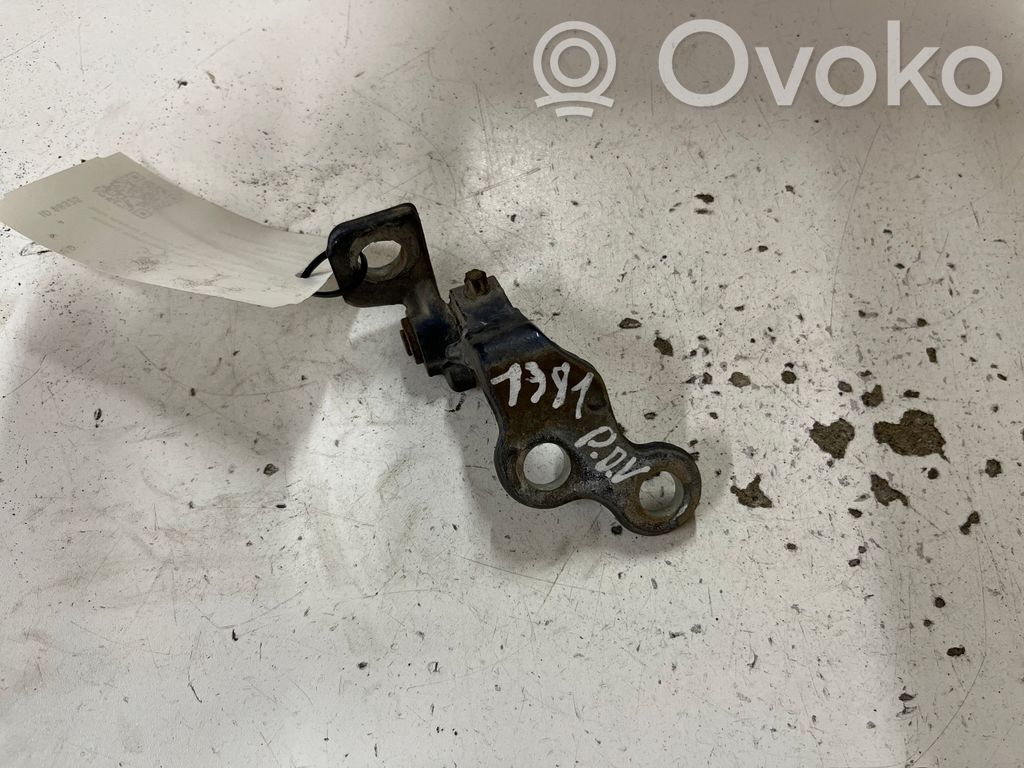 Ford Focus Front door upper hinge 