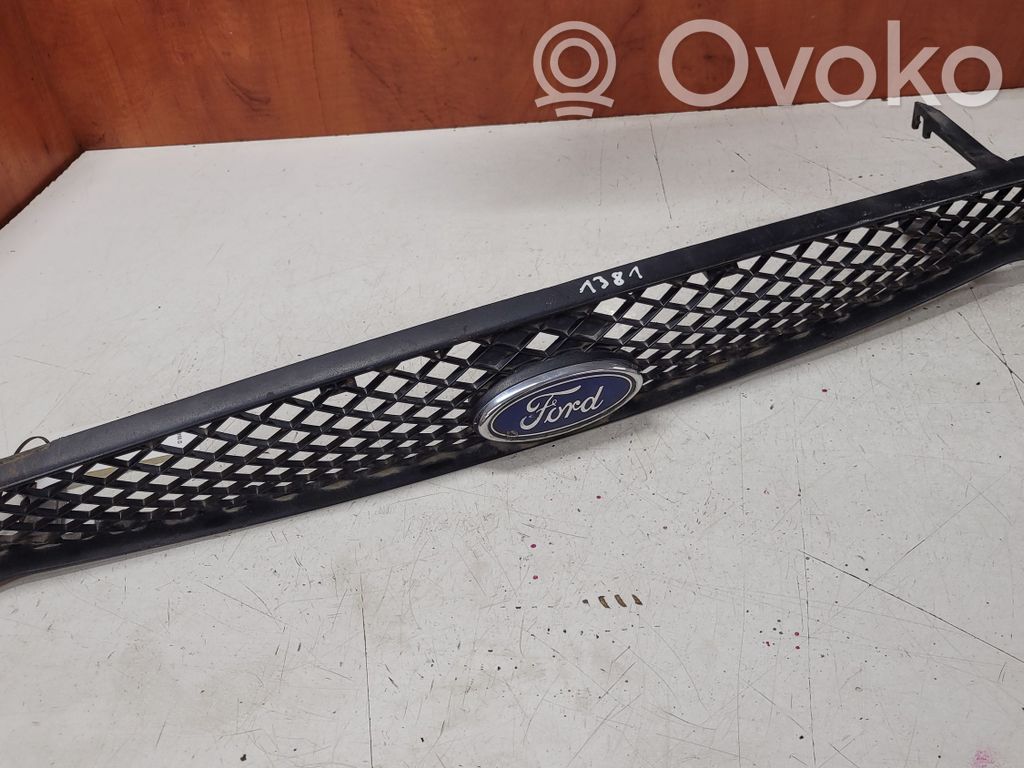 Ford Focus Front bumper upper radiator grill 