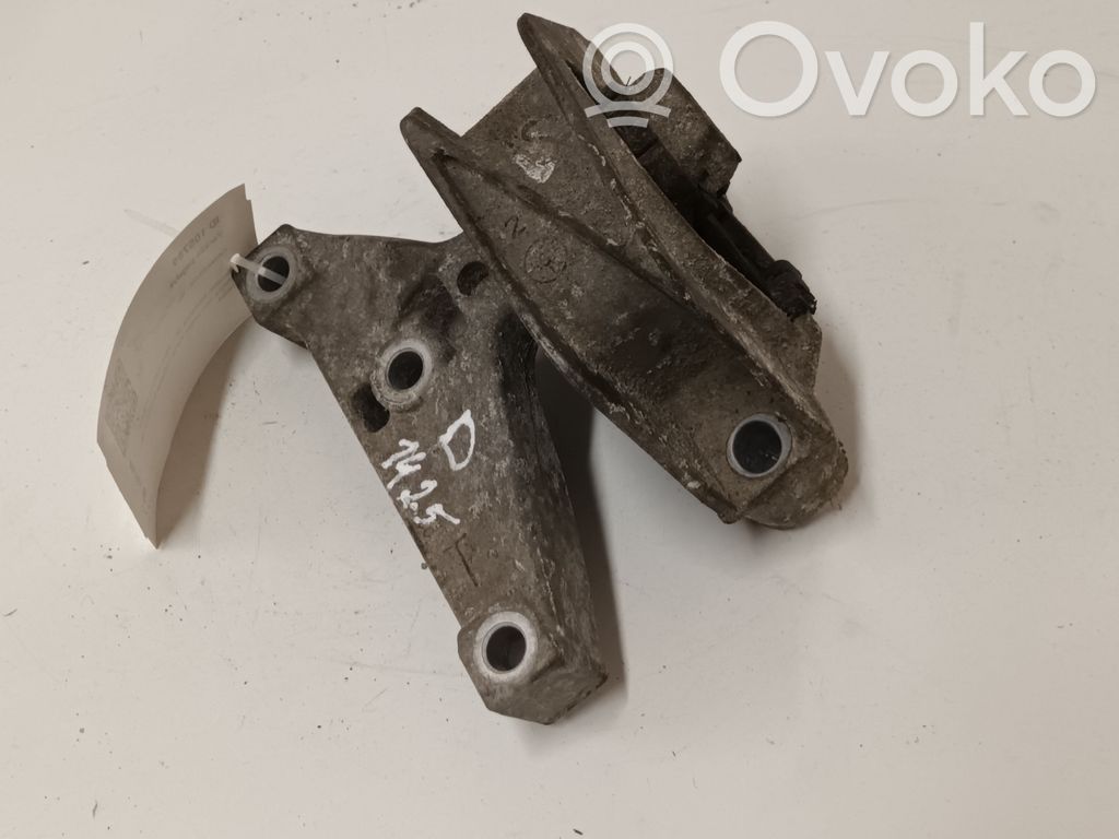 Engine mount bracket