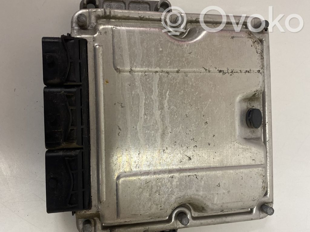 Opel Vivaro Engine control unit/module 
