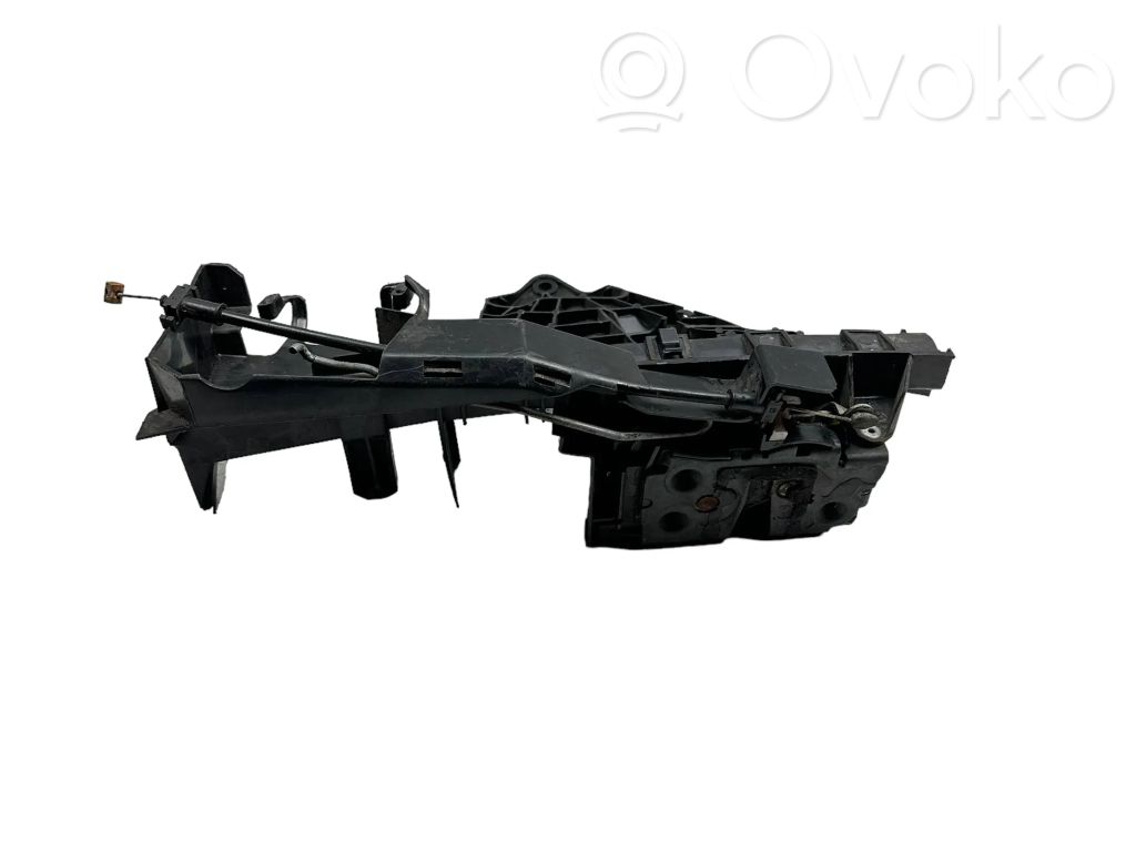 Ford Focus Priekšpusē slēdzene 