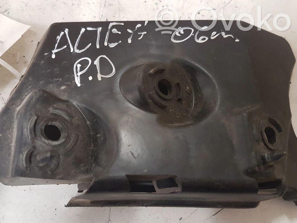 Seat Altea Front bumper mounting bracket 