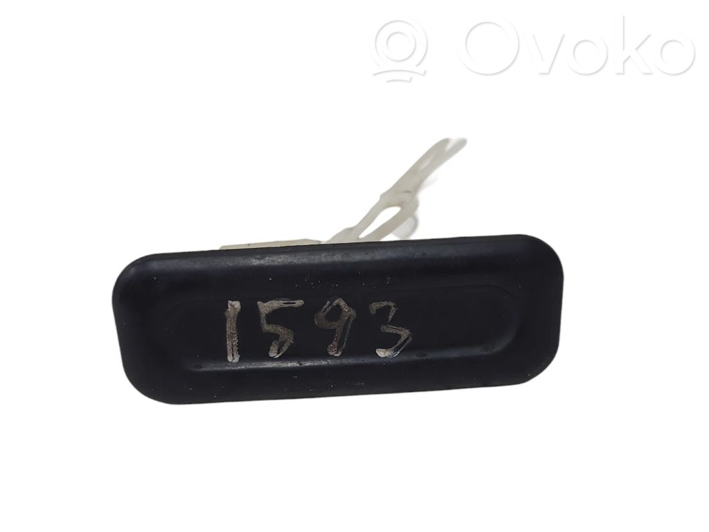 Interruptor para abrir la puerta trasera