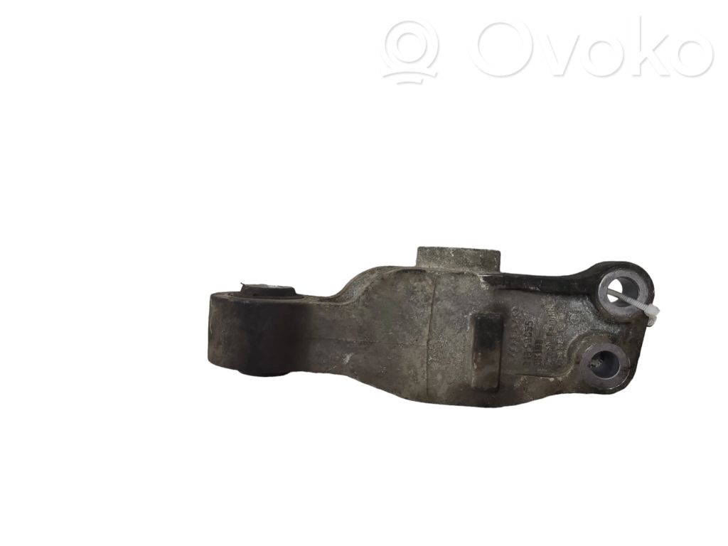 Volvo V40 Engine mounting bracket 